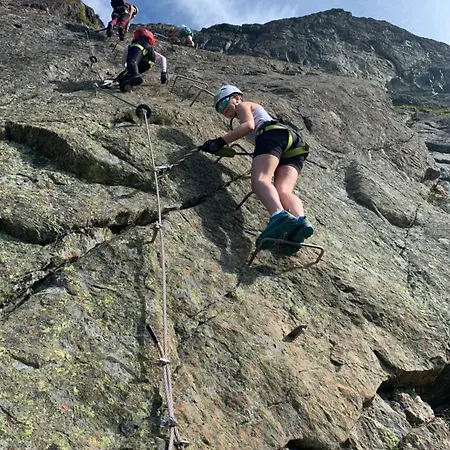 Апартаменты Perfectly Located-close To Slopes And Hiking Trails *